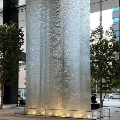 منحوتة جدار المياه المتتالية الديناميكية من الفولاذ المقاوم للصدأ ستارة المياه منظر البحر الفني
